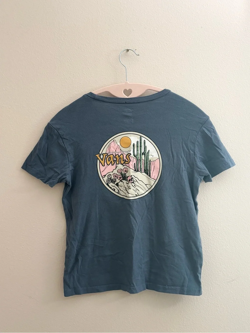 5/$15 🩷 Vans Blue Crewneck Tee with Desert Print Graphic